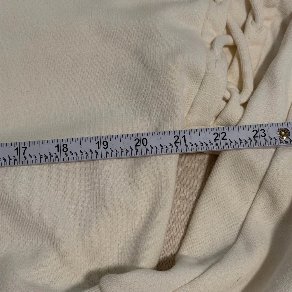 Alo Sweatshirt Cream Crosshatch Back and Long Sleeves - Picture 5 of 8